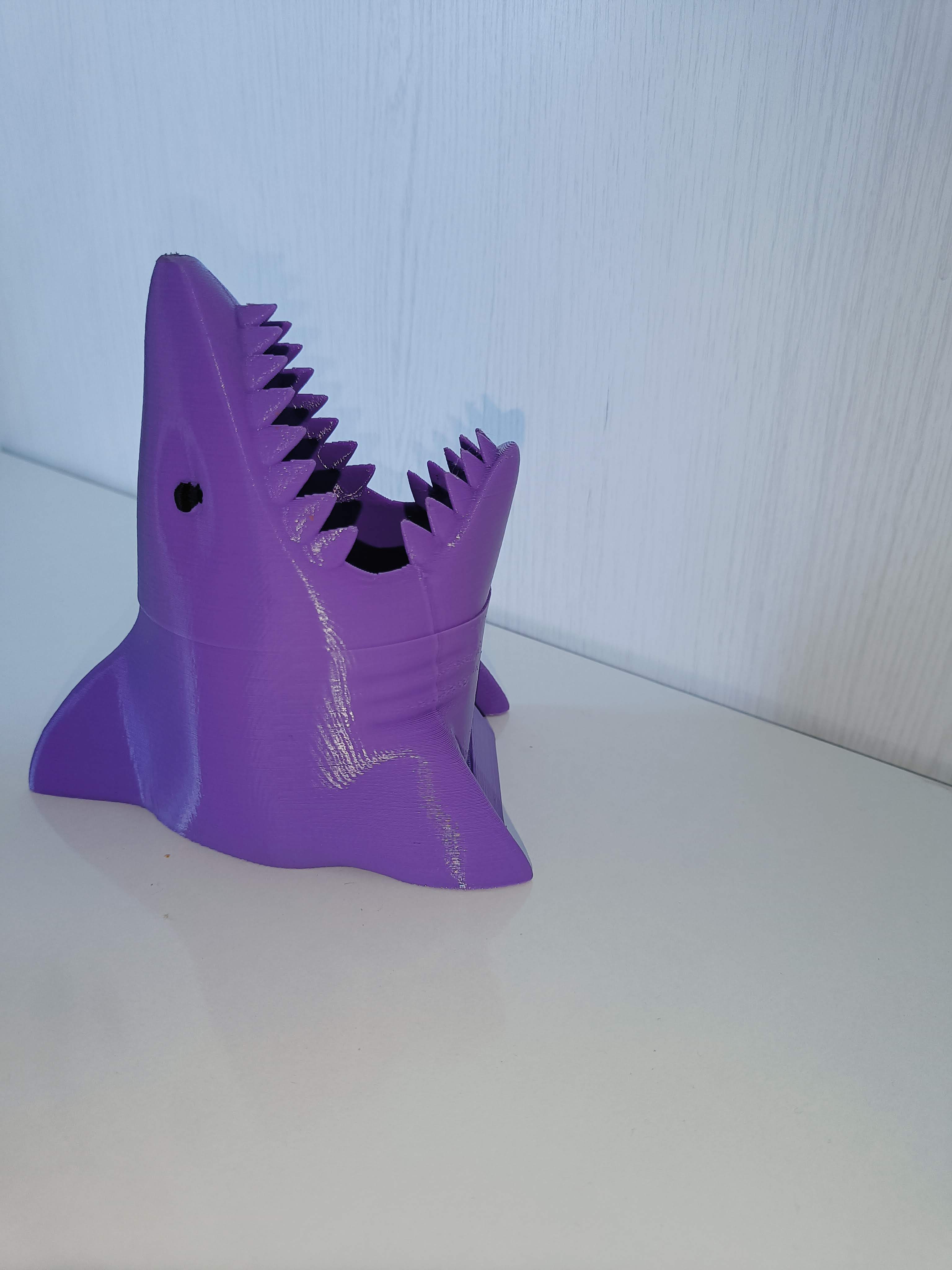 Porta canetas em forma de tubarão